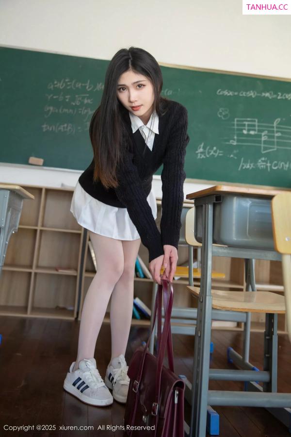   [XiuRen]高清写真图 2025.03.27 No.10078 刘婷婷 白色丝袜第2张图片
